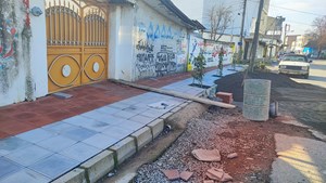 احداث پیاده رو در محله آغوزبن بهنمیر